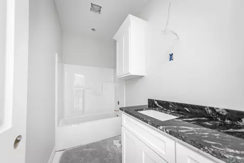 Bath - 929 Villa Vista Loop, Cabot, AR 72023 photo 1 of 3