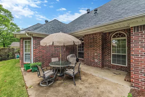 Exterior - 1425 River Pointe Ct, Benton, AR 72015 photo 4 of 8