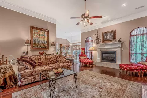 Living - 1425 River Pointe Ct, Benton, AR 72015 photo 4 of 5