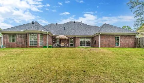 Exterior - 1425 River Pointe Ct, Benton, AR 72015 photo 6 of 8