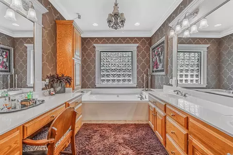 Bath - 1425 River Pointe Ct, Benton, AR 72015 photo 1 of 5