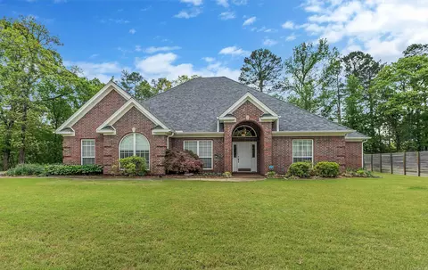 Exterior - 1425 River Pointe Ct, Benton, AR 72015 photo 3 of 8