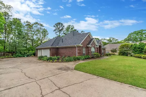 Exterior - 1425 River Pointe Ct, Benton, AR 72015 photo 2 of 8