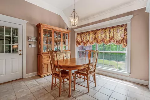 Dining - 1425 River Pointe Ct, Benton, AR 72015 photo 1 of 4