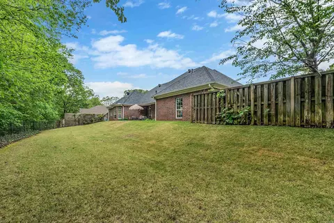 Exterior - 1425 River Pointe Ct, Benton, AR 72015 photo 7 of 8