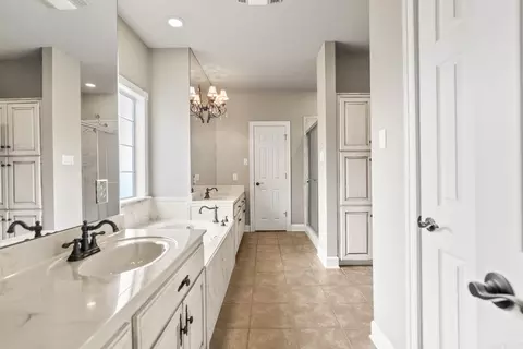 Bath - 1825 Daniel Ln, Conway, AR 72034 photo 3 of 4