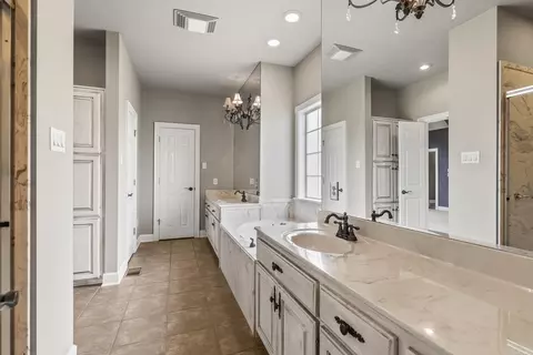 Bath - 1825 Daniel Ln, Conway, AR 72034 photo 2 of 4