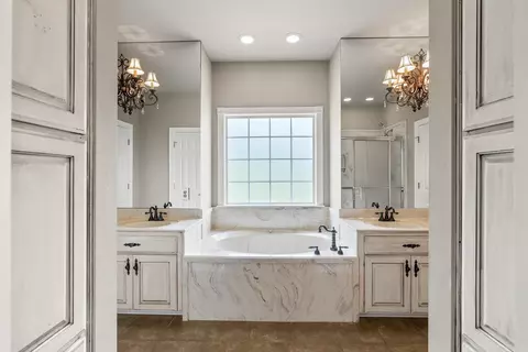 Bath - 1825 Daniel Ln, Conway, AR 72034 photo 1 of 4
