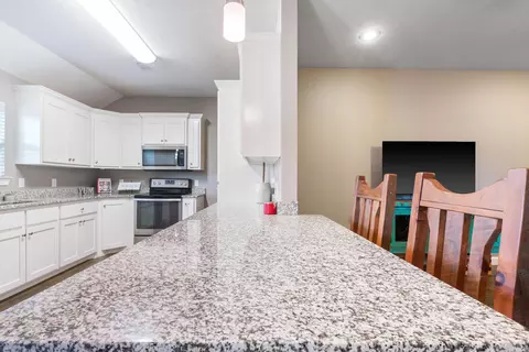 Kitchen - 9 Turquoise Cv, Greenbrier, AR 72058 photo 4 of 9