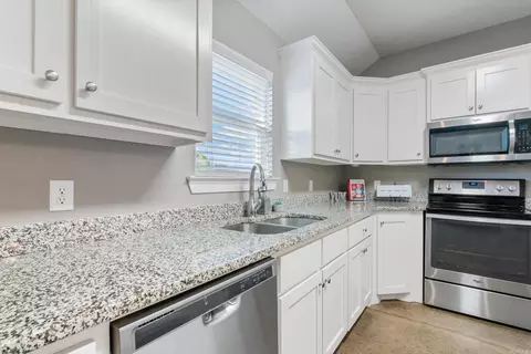 Kitchen - 9 Turquoise Cv, Greenbrier, AR 72058 photo 5 of 9