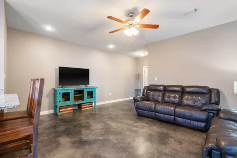 Living - 9 Turquoise Cv, Greenbrier, AR 72058 photo 3 of 4