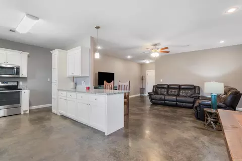 Kitchen - 9 Turquoise Cv, Greenbrier, AR 72058 photo 3 of 9