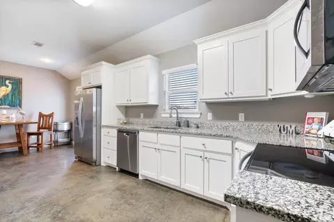 Kitchen - 9 Turquoise Cv, Greenbrier, AR 72058 photo 9 of 9