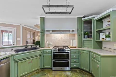 Kitchen - 214 Berwick Rd, Benton, AR 72019 photo 2 of 2