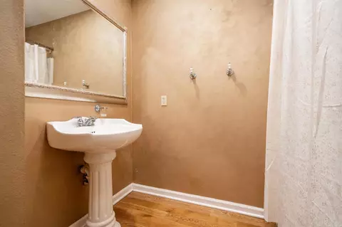 Bath - 214 Berwick Rd, Benton, AR 72019 photo 3 of 3