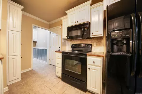 Kitchen - 33 Mill Creek Dr, Ward, AR 72176 photo 6 of 9