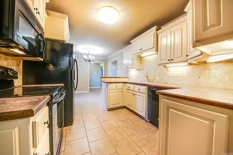 Kitchen - 33 Mill Creek Dr, Ward, AR 72176 photo 7 of 9
