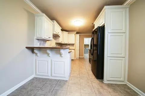 Kitchen - 33 Mill Creek Dr, Ward, AR 72176 photo 2 of 9