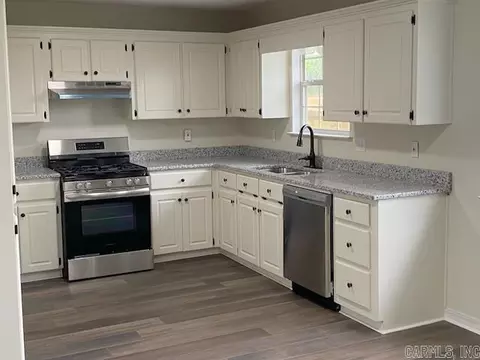 Kitchen - 63 Ten Point Ln, Ward, AR 72176 photo 1 of 2