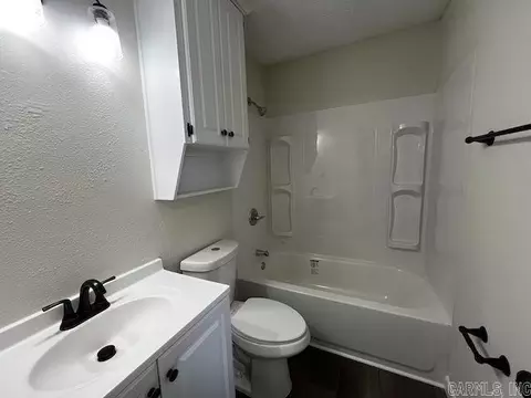 Bath - 63 Ten Point Ln, Ward, AR 72176 photo 3 of 3