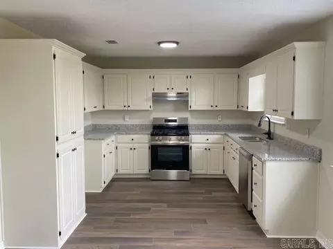 Kitchen - 63 Ten Point Ln, Ward, AR 72176 photo 2 of 2