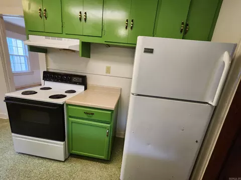 Kitchen - 1205 E Riv, Searcy, AR 72143 photo 2 of 3