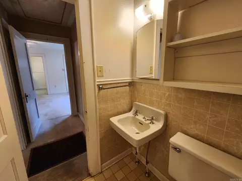 Bath - 1205 E Riv, Searcy, AR 72143 photo 4 of 4