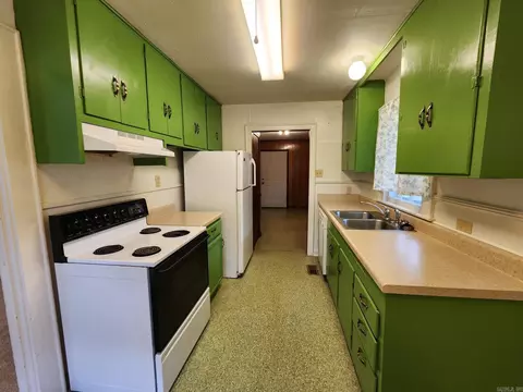 Kitchen - 1205 E Riv, Searcy, AR 72143 photo 3 of 3