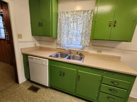 Kitchen - 1205 E Riv, Searcy, AR 72143 photo 1 of 3
