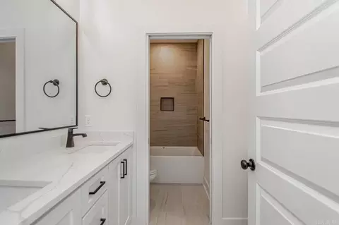 Bath - 5006 Springwood Cir, Bryant, AR 72022 photo 1 of 12
