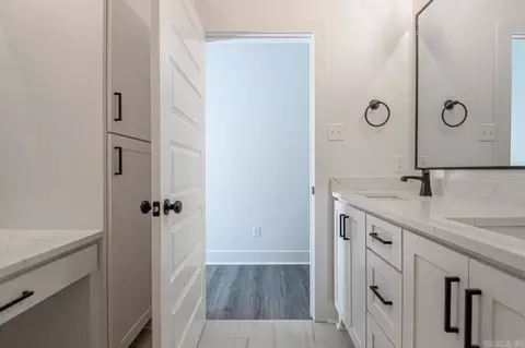 Bath - 5006 Springwood Cir, Bryant, AR 72022 photo 4 of 12