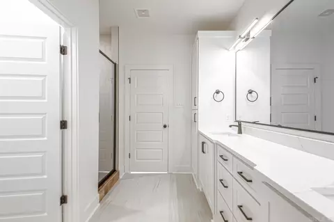Bath - 5006 Springwood Cir, Bryant, AR 72022 photo 8 of 12