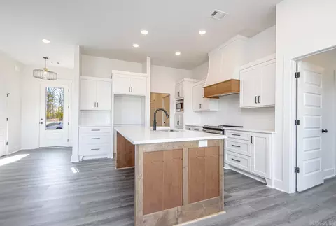 Kitchen - 5006 Springwood Cir, Bryant, AR 72022 photo 3 of 5