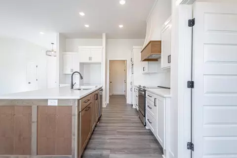 Kitchen - 5006 Springwood Cir, Bryant, AR 72022 photo 4 of 5
