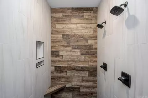 Bath - 5006 Springwood Cir, Bryant, AR 72022 photo 11 of 12