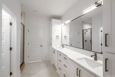 Bath - 5006 Springwood Cir, Bryant, AR 72022 photo 7 of 12