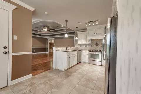 Kitchen - 32 Lilly Ann Cir, Ward, AR 72176 photo 3 of 10