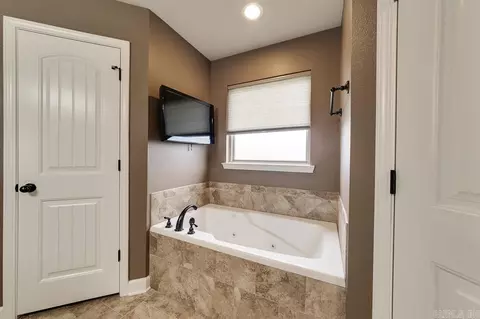 Bath - 32 Lilly Ann Cir, Ward, AR 72176 photo 2 of 7