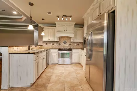 Kitchen - 32 Lilly Ann Cir, Ward, AR 72176 photo 4 of 10