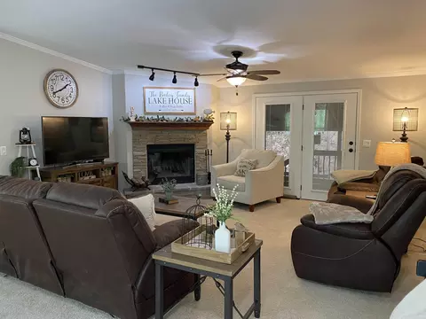 136 Ouachita Dr, Mount Ida, AR 71957 photo 2