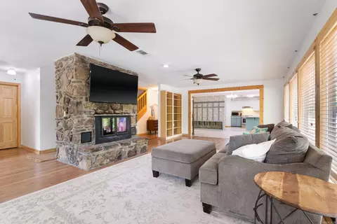 Living - 2 Caddo Dr, Conway, AR 72032 photo 2 of 4