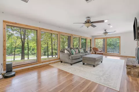 Living - 2 Caddo Dr, Conway, AR 72032 photo 3 of 4
