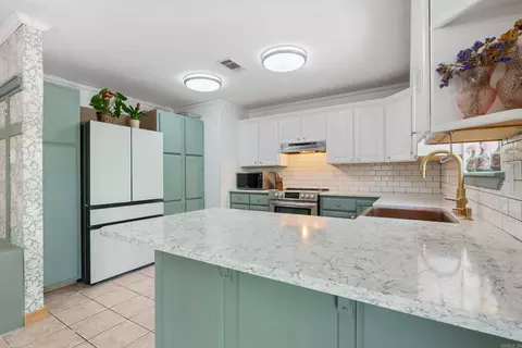 Kitchen - 2 Caddo Dr, Conway, AR 72032 photo 3 of 5