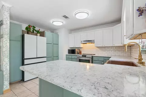 Kitchen - 2 Caddo Dr, Conway, AR 72032 photo 5 of 5