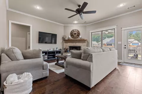 Living - 500 Creekside Cv, Bryant, AR 72022 photo 2 of 5
