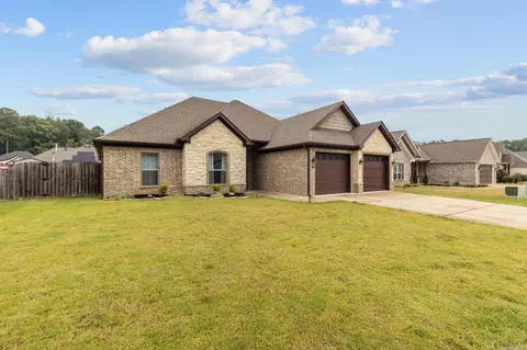Exterior - 500 Creekside Cv, Bryant, AR 72022 photo 3 of 11