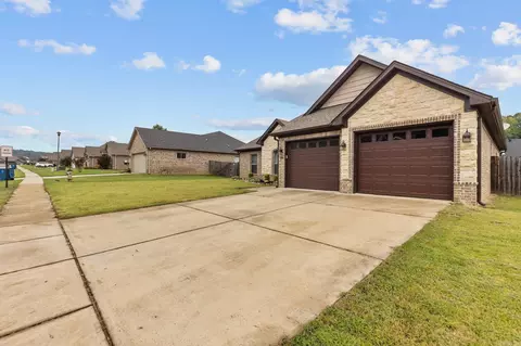 Exterior - 500 Creekside Cv, Bryant, AR 72022 photo 5 of 11