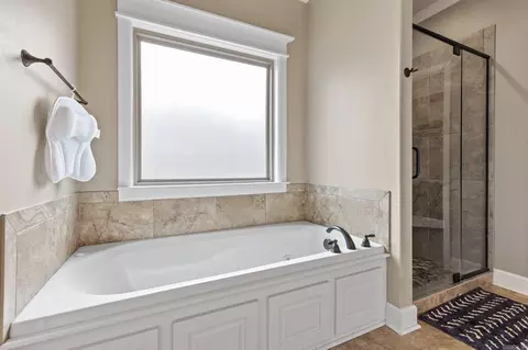Bath - 500 Creekside Cv, Bryant, AR 72022 photo 3 of 6