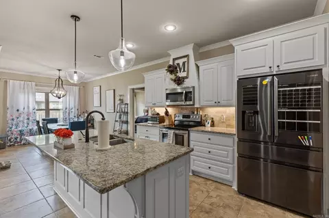 Kitchen - 500 Creekside Cv, Bryant, AR 72022 photo 2 of 5