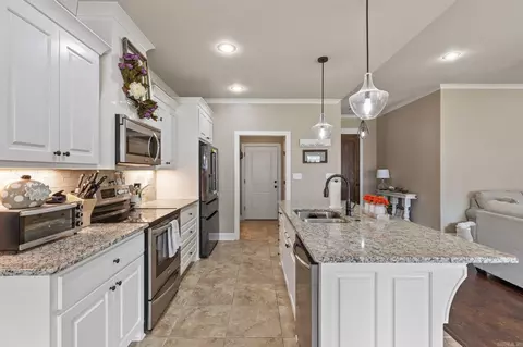 Kitchen - 500 Creekside Cv, Bryant, AR 72022 photo 3 of 5